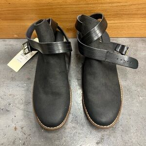 NWT Roxy Prescott Strappy Backless Ankle boots size 9, faux leather